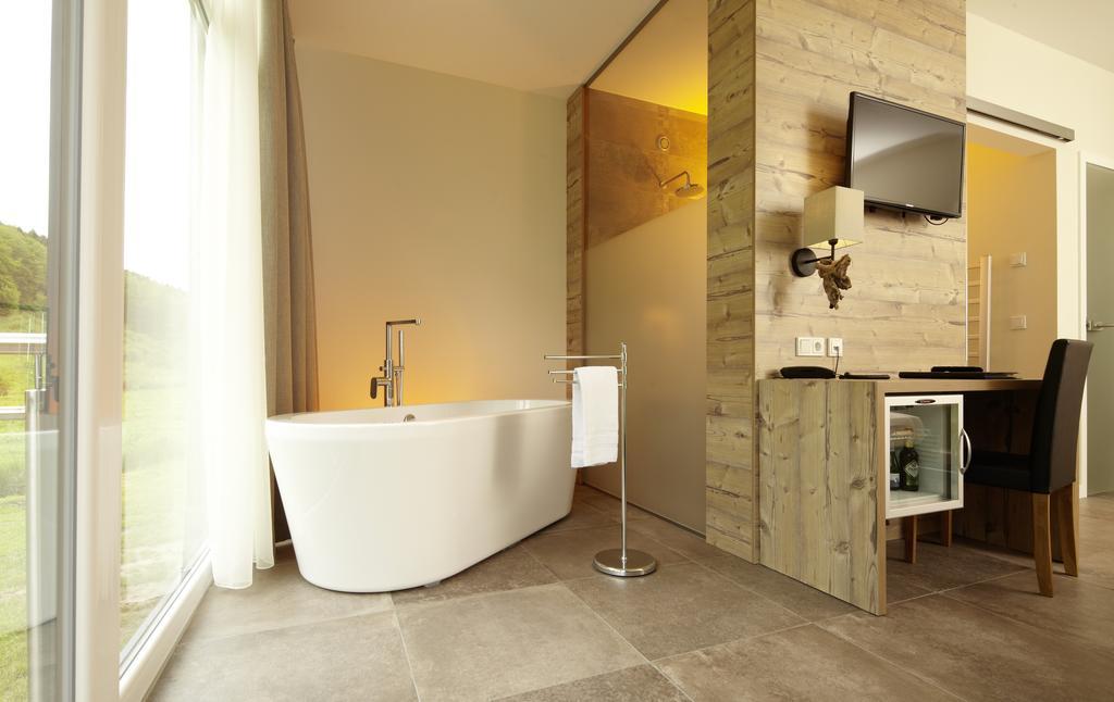Landhotel Weihermuehle Thaleischweiler-Froschen ภายนอก รูปภาพ