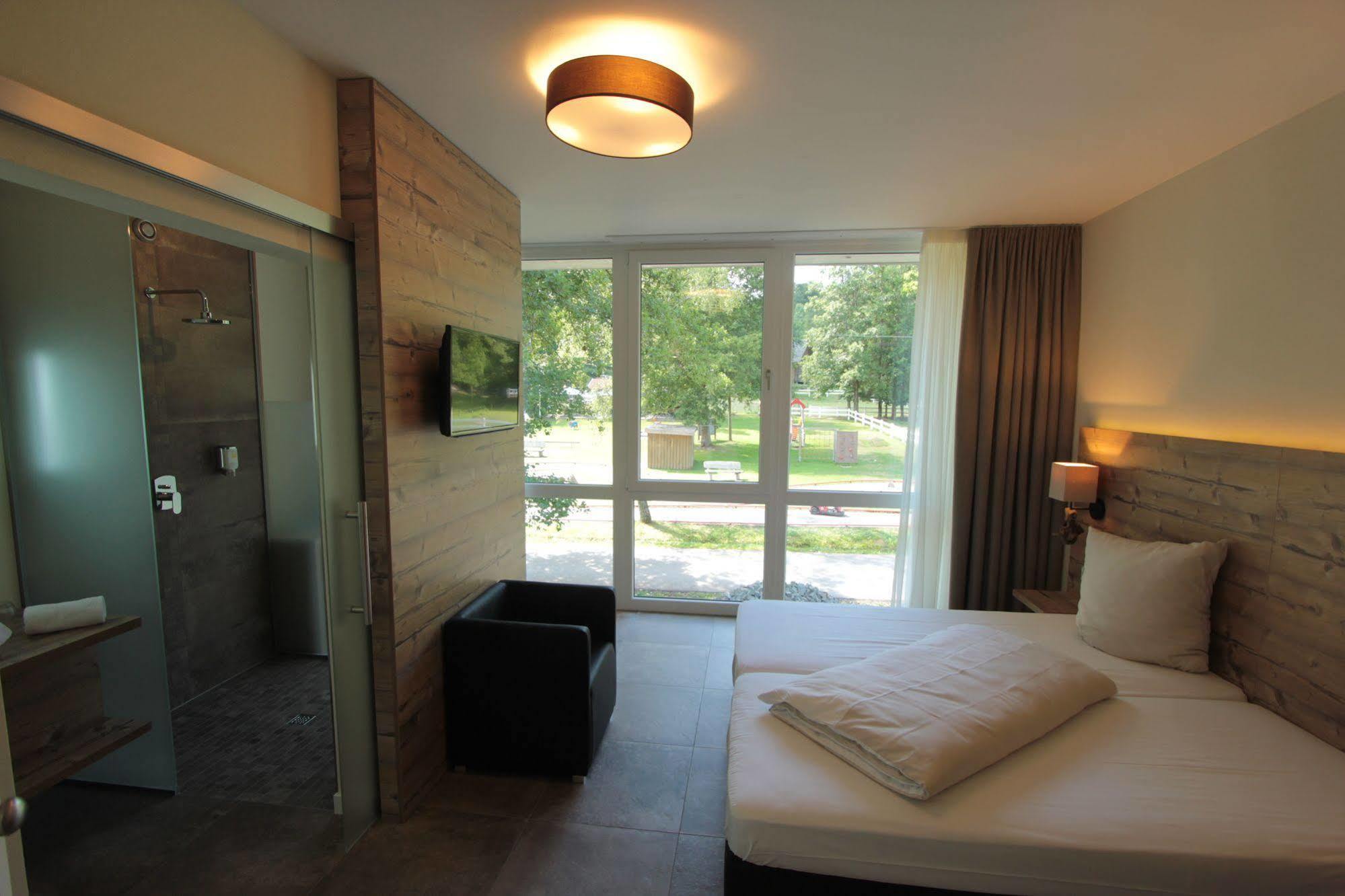 Landhotel Weihermuehle Thaleischweiler-Froschen ภายนอก รูปภาพ